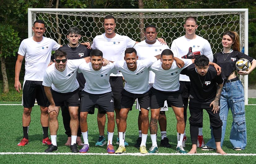 Equipe Desimpedidos Esporte Clube e paiN Gaming. (Foto: Divulgação/NWB)