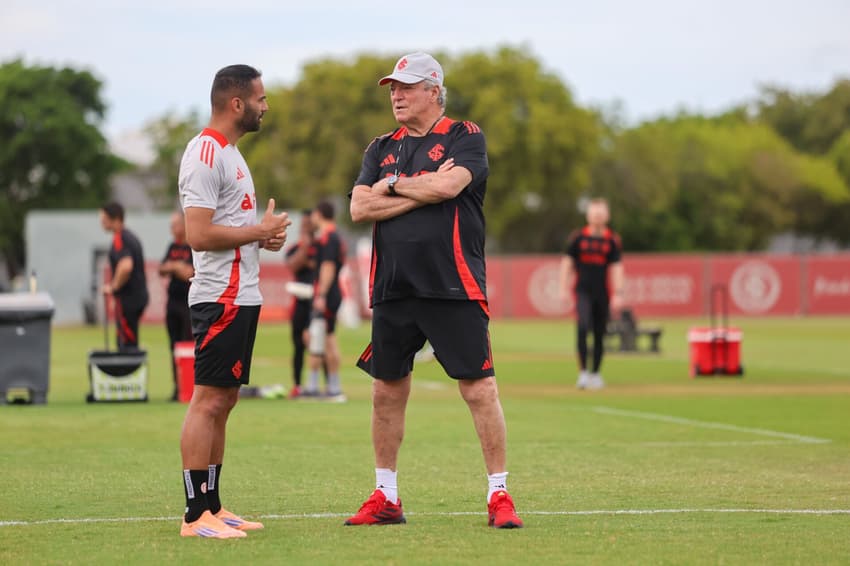 Abel Braga na volta ao Internacional conversa com Thiago Maia