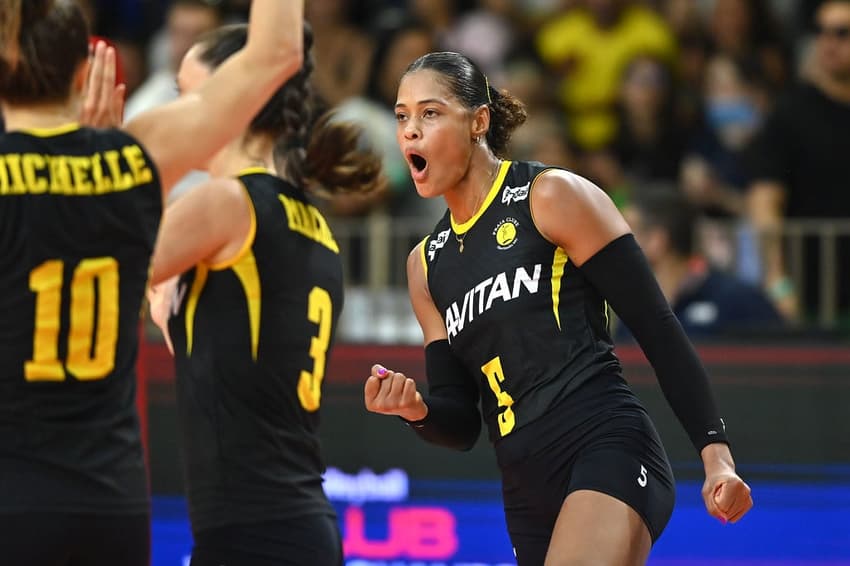 Adenízia, do Praia Clube, comemora ponto durante jogo do Mundial de Clubes de vôlei (Foto: João Pires/Fotojump)