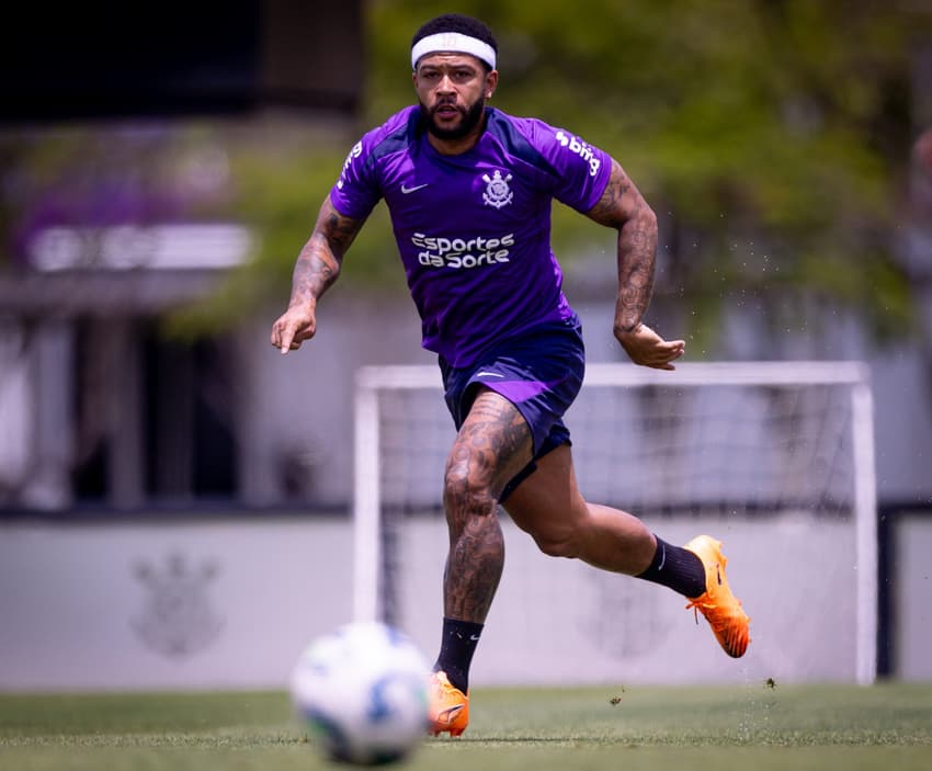 Memphis participou de treinamento do Corinthians