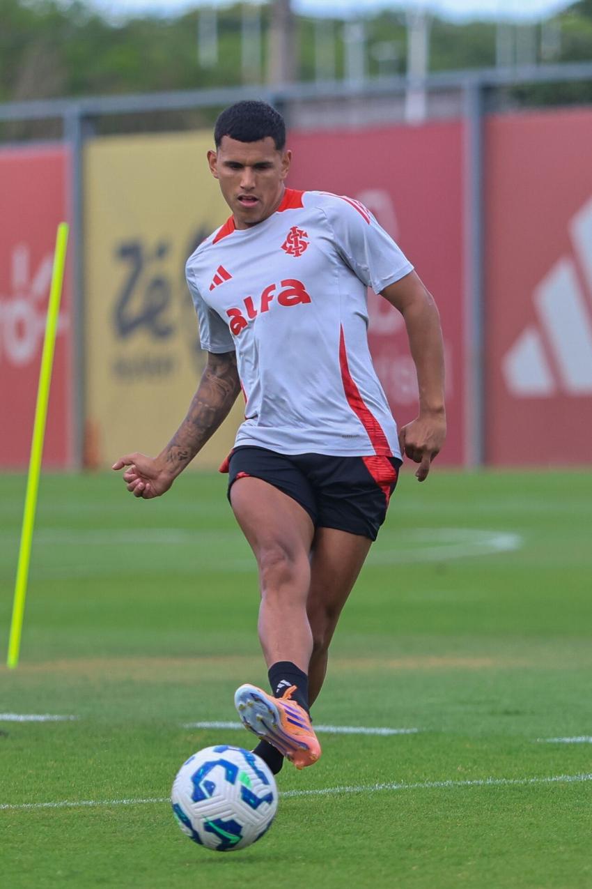 Braian Aguirre, lateral-direito do Internacional