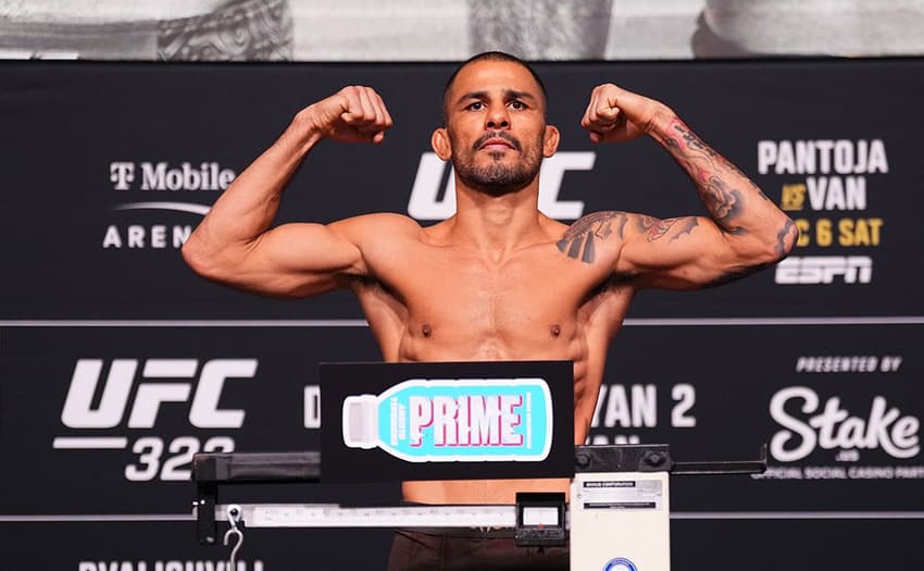 Alexandre Pantoja em pesagem do UFC 323 (Foto: Reprodução/UFC)