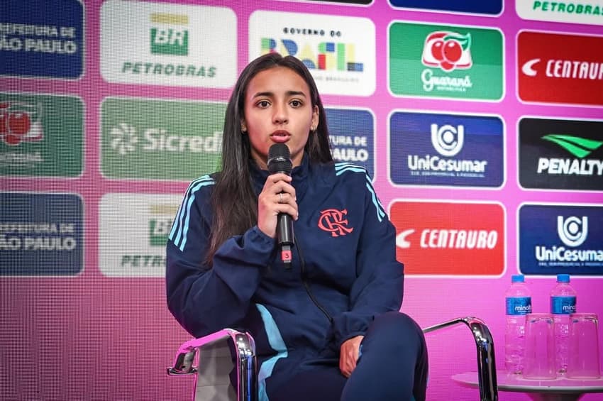 Anna Luiza, meia do Flamengo, em coletiva da Copinha. (Foto: FPF/Divulgação)
