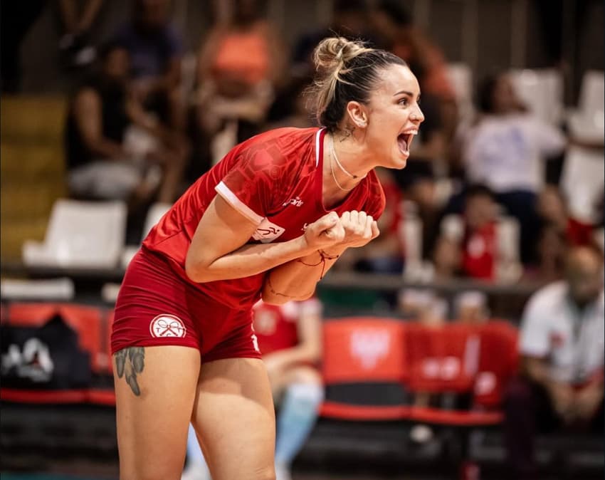 Ponteira Ariele do Tijuca durante partida da Superliga (Foto: Reprodução)