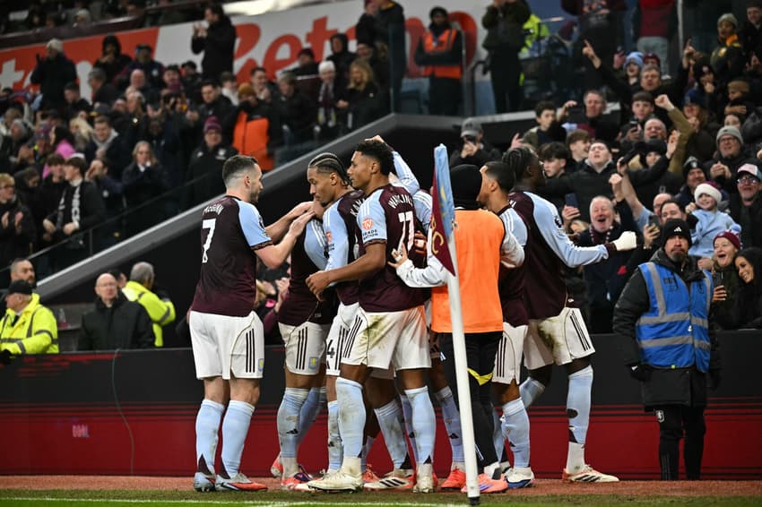 O Aston Villa ocupa a terceira colocação da Premier League (Foto: Ben STANSALL / AFP)