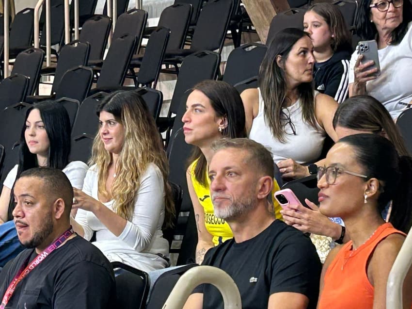 Boo, namorada de Gabi Guimarães, acompanha partida do Conegliano no Mundial (Foto: Isabella Zuppo)