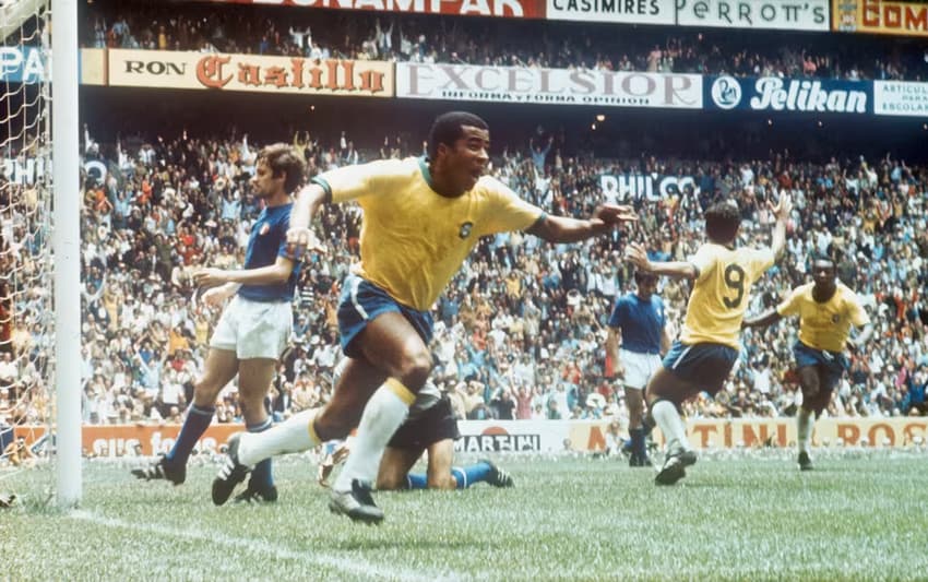 Jairzinho comemora gol do Brasil diante da Itália na final da Copa do Mundo de 1970