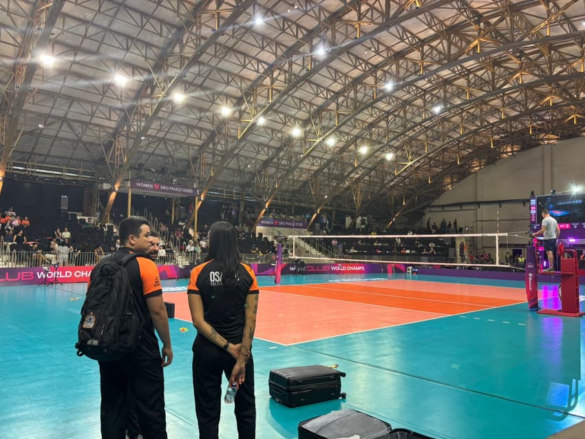 Comissão técnica do Osasco antes do duelo contra o Scandicci (Foto: Beatriz Pinheiro/ Lance!)