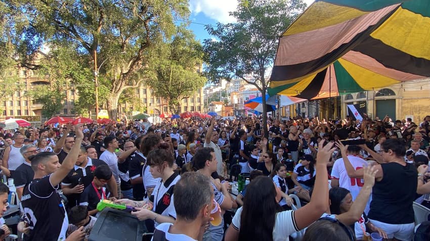 Torcedores do Vasco acompanham final contra o Corinthians (Foto: Pedro Brandão/ Lance!)