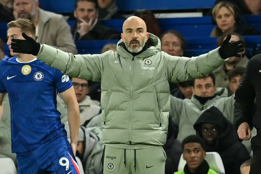 Enzo Maresca é treinador do Chelsea desde 2024 (Foto: JUSTIN TALLIS / AFP)