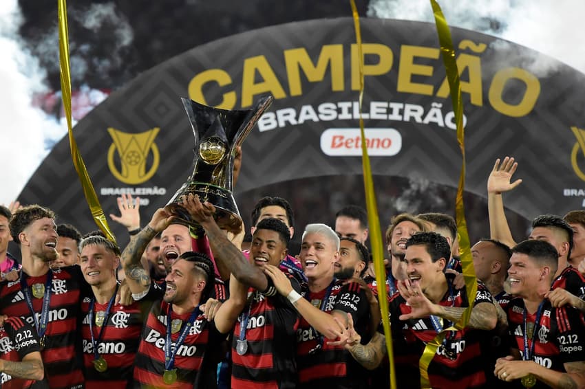 Flamengo campeão brasileiro de 2025 Arrascaeta Bruno Henrique (Foto: Dhavid Normando/Código 19/Gazeta Press)