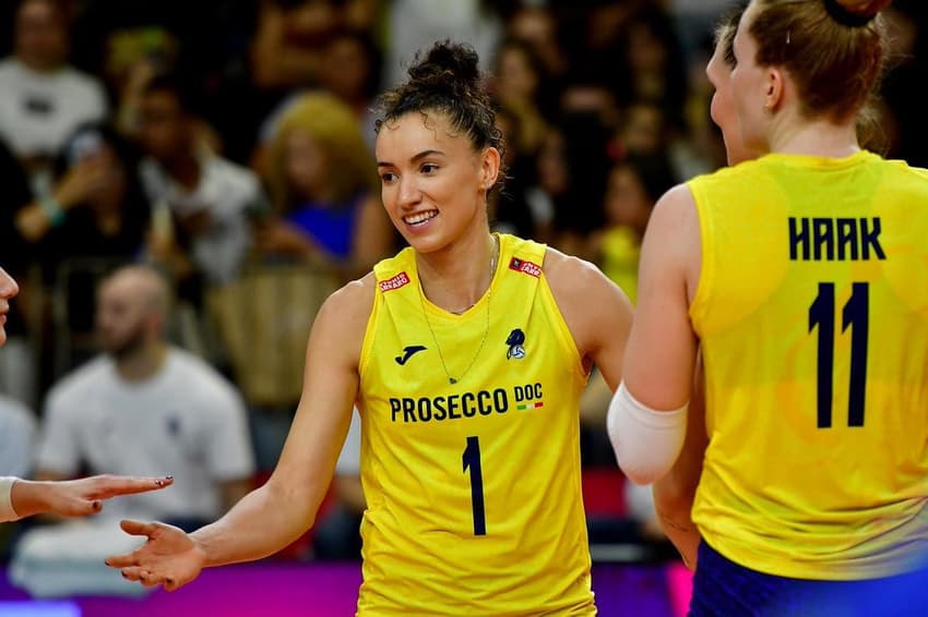 Gabi Guimarães durante partida no Mundial de vôlei (Foto: Deco Pires)