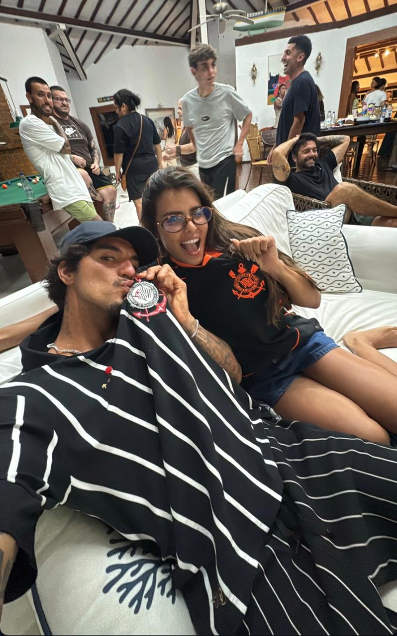 Gabriel Medina torcendo para o Corinthians na fina da Copa do Brasil 2025 (Foto: Reprodução do Instagram)