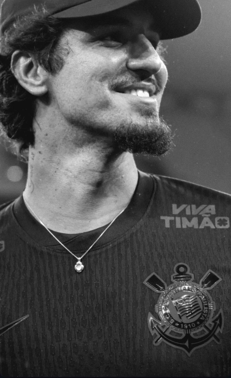 De casa, Gabriel Medina acompanhou a conquista do título do Corinthians (Foto: Reprodução do Instagram)