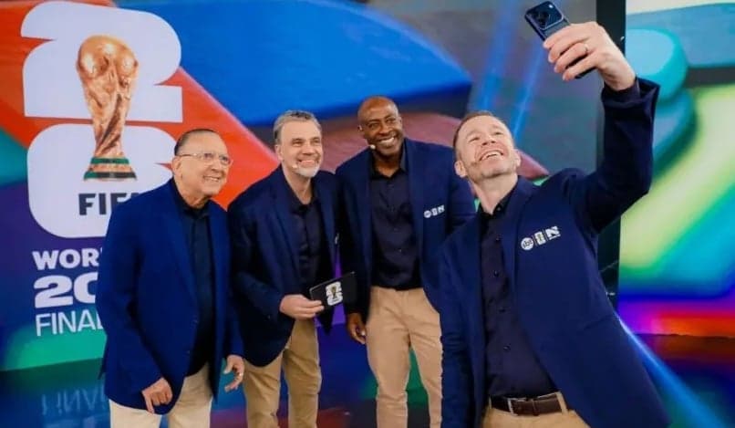 Galvão Bueno no sorteio da Copa do Mundo no SBT (Foto: Lourival Ribeiro/SBT)