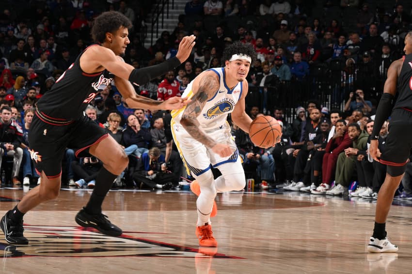 Gui Santos, do Golden State Warriors, em ação contra o Phidelphia 76ers na NBA (Foto: David Dow/NBAE via Getty Images/AFP)