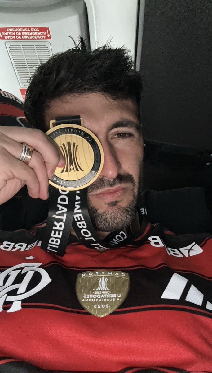 Rei da América: Arrascaeta chegou a três títulos da Libertadores com o Flamengo e foi eleito o craque da competição (Foto: Divulgação/Flamengo)