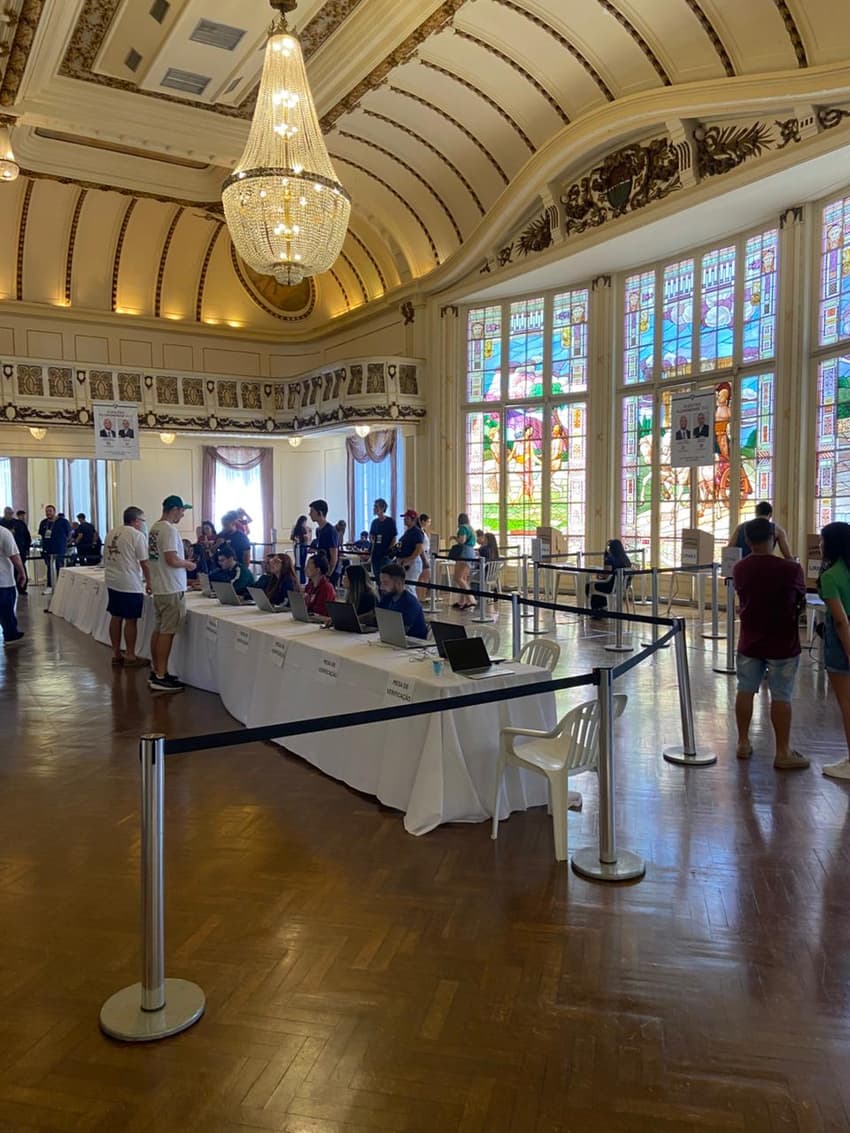 Área de votação no Salão Nobre das Laranjeiras, na sede do Fluminense (Foto: Pedro Brandão/ Lance!)