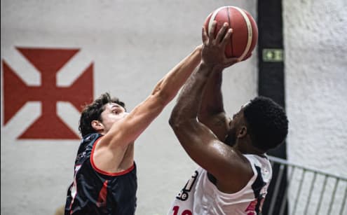 Basilio na vitória do Vasco sobre o Caxias no NBB (Divulgação)