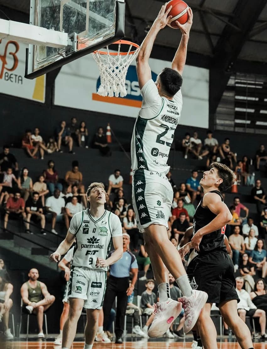 O pivô Andrezão, do Bauru Basketball, é o jogador com a maior média de pontos do NBB 2025/26 (Foto: Reprodução / Instagram)