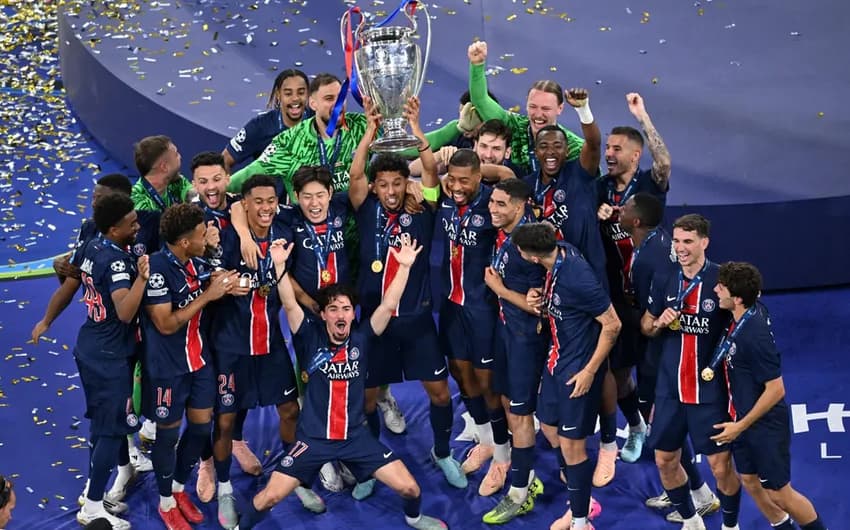 Jogadores do PSG comemoram título da Champions League (Foto: Kirill Kudryavtsev / AFP)