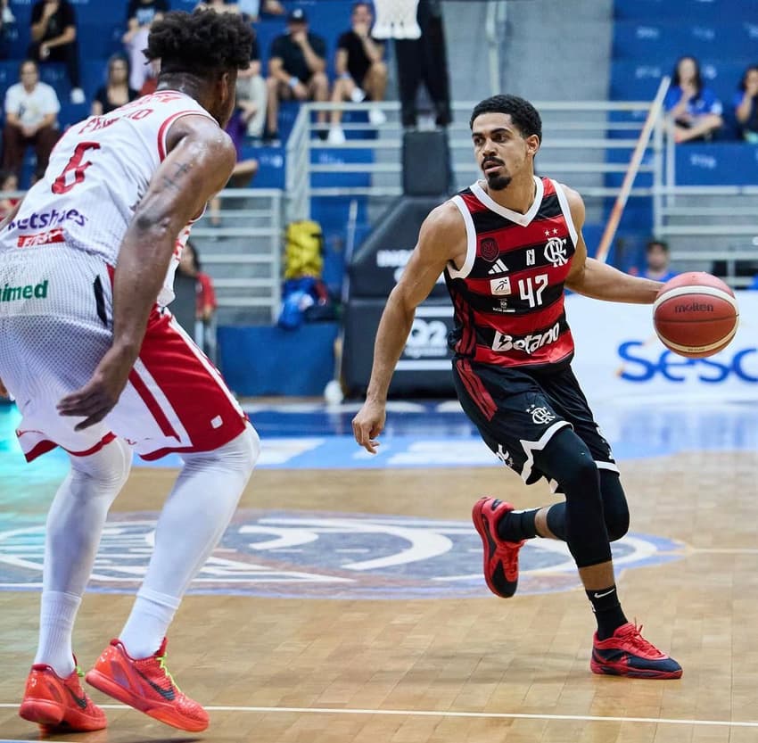 Alexey (Flamengo) é o líder em assistências do NBB 2025/26 (Foto: Reprodução / Instagram)
