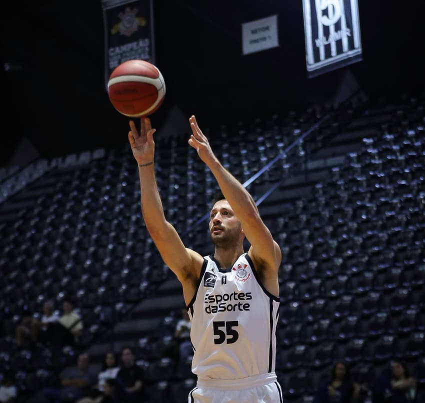 O veterano Elinho Neto (Corinthians) é um dos principais assistentes da temporada (Foto: Beto Miller / Corinthians)