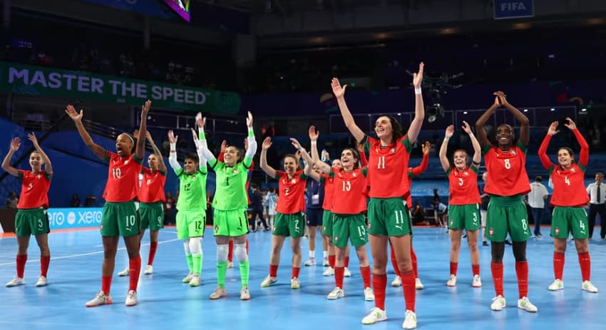 A seleção de Portugal comemora a goleada sobre a Argentina na Copa do Mundo Feminina de Futsal (Divulgação)