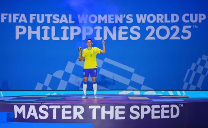 Emily venceu a Bola de Ouro e Chuteira de Ouro da Copa do Mundo Feminina de Futsal (Divulgação)