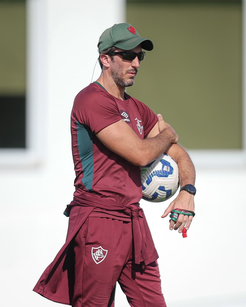 Zubeldía no treino do Fluminense após a derrota para o Vasco (Foto: Marcelo Gonçalves/ Fluminense FC)
