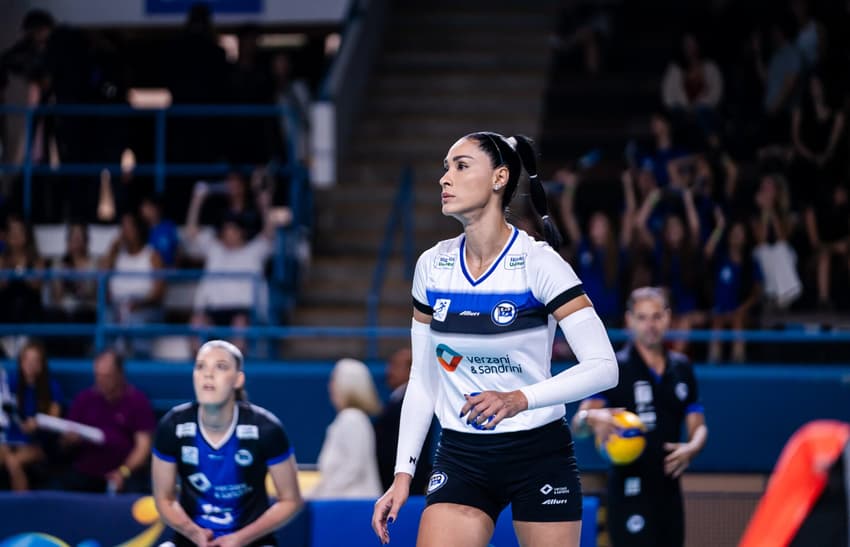 Jaqueline atuou como líbero no retorno à Superliga