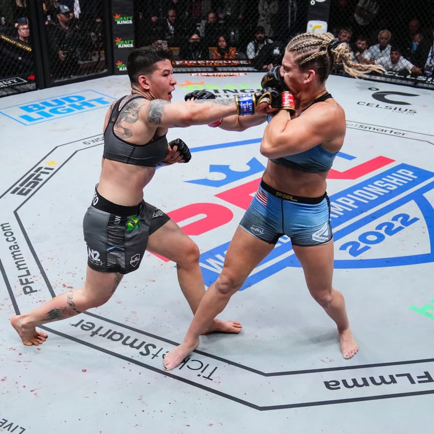 Larissa foi a única a vencer Kayla, antes do UFC (Foto: Reprodução Twitter PFLMMA)