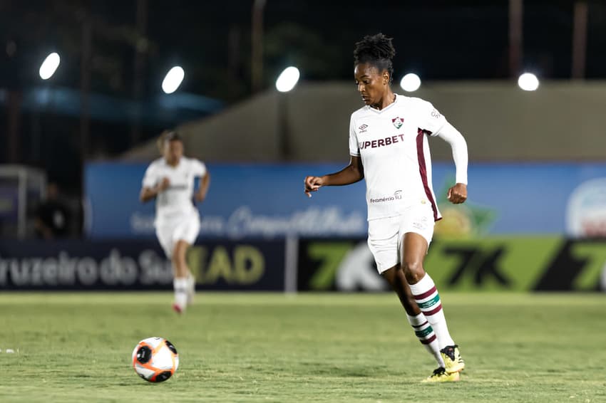 Lurdinha em campo pelo Fluminense no Carioca Feminino