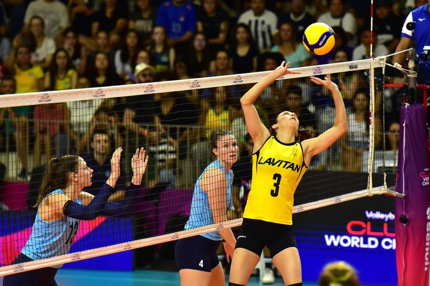 A levantadora Macris, da seleção brasileira, durante o Mundial de Clubes