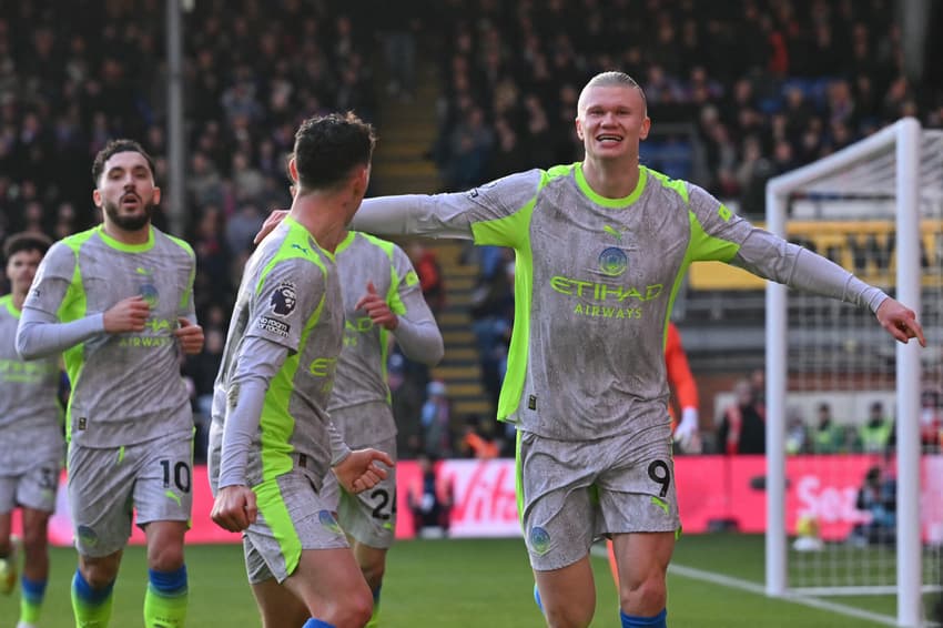Erling Haaland comemora gol marcado pelo Manchester City contra o Crystal Palace na Premier League (Foto: Glyn KIRK / AFP)