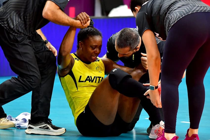 Morgahn ao cair em quadra durante a partida entre Praia Clube e Orlando no Mundial (Foto:  Deco Pires)