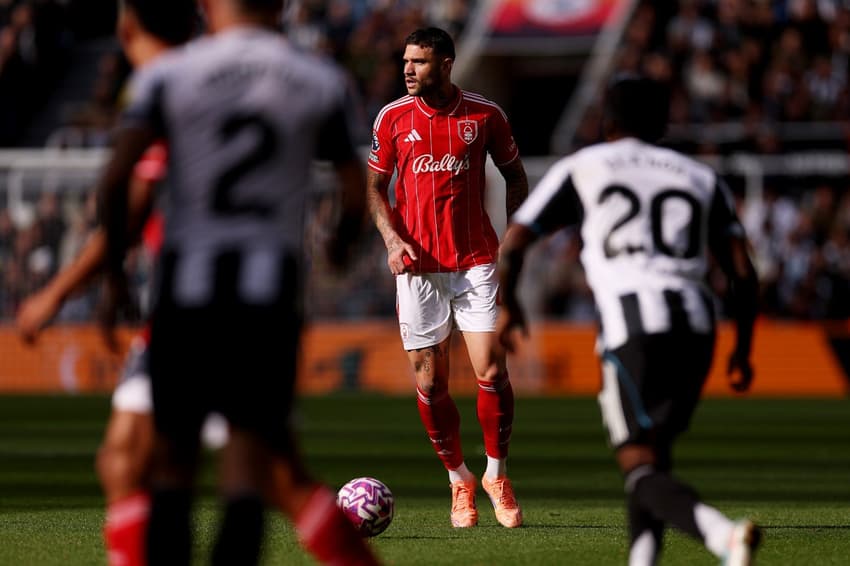 Morato em ação pelo Nottingham Forest (Foto: Divulgação/Nottingham Forest)