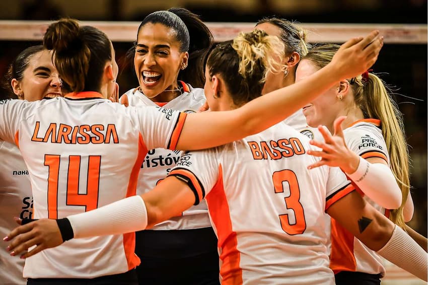 Osasco venceu o na última rodada da fase de grupos do Mundial de Clubes de Vôlei Feminino (Foto: Volleyball World)