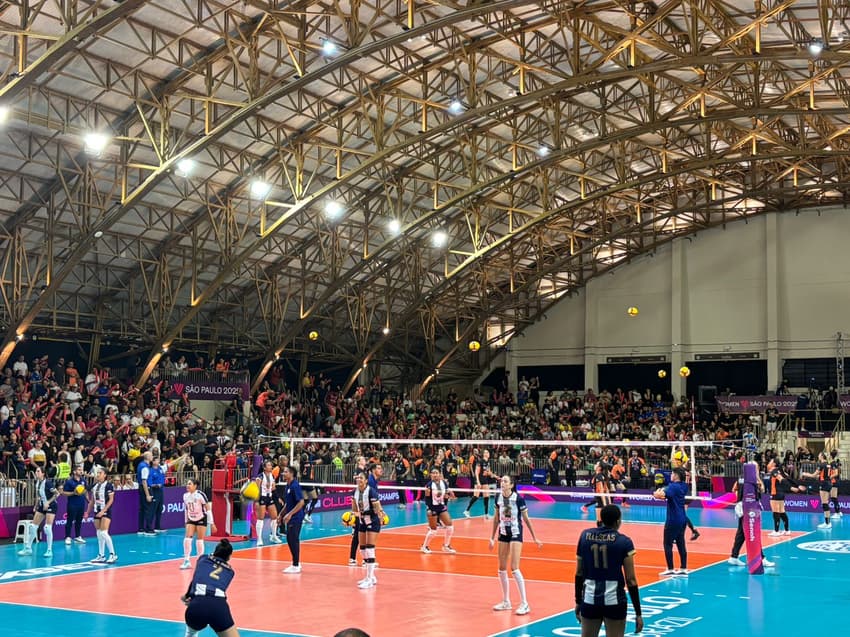 Alianza Lima e Osasco em aquecimento para a estreia no Mundial