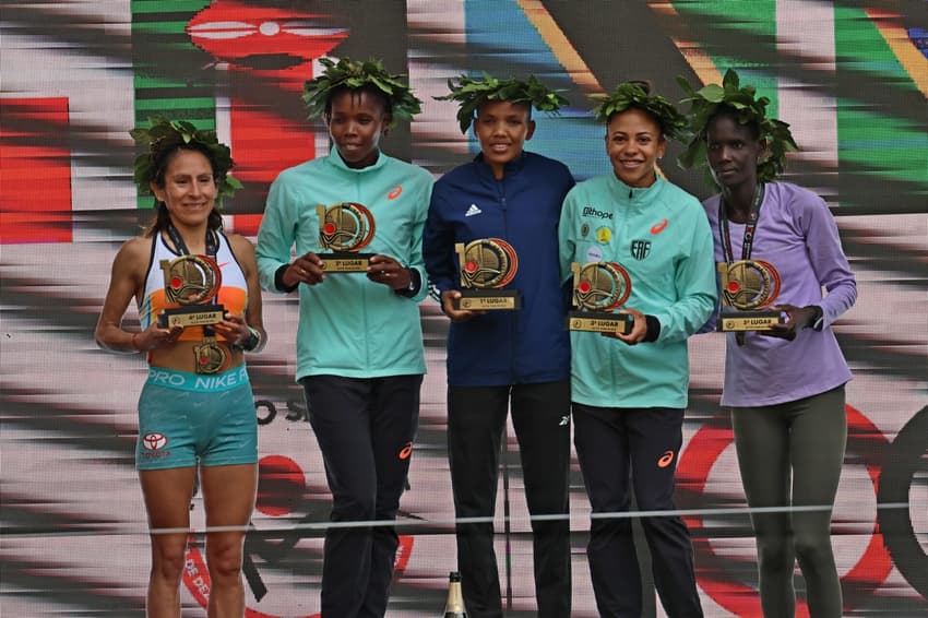 Pódio feminino da 100ª edição da São Silvestre