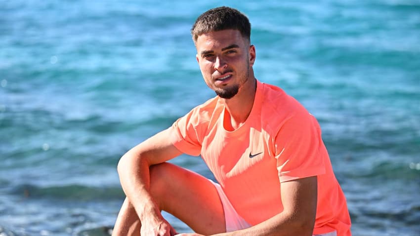 O croata Dino Prizmic busca a vaga em Jidá (Foto: Corinne Dubreuil/ATP Tour)