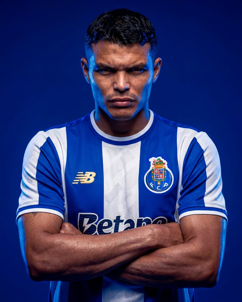 Jogos de hoje: Thiago Silva foi anunciado pelo Porto, mas só estará disponível em janeiro (Foto: Divulgação/Porto)
