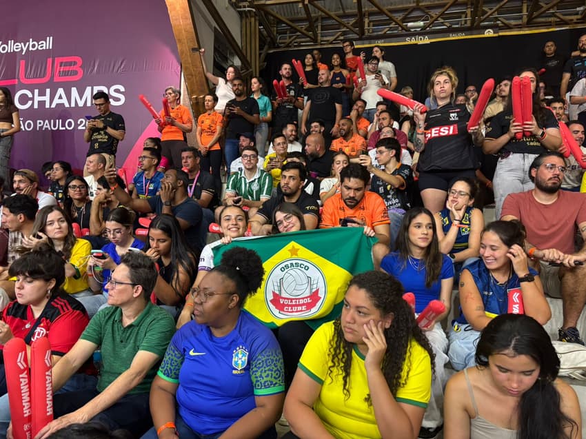 Torcida do Osasco (Foto: Beatriz Pinheiro/ Lance!)