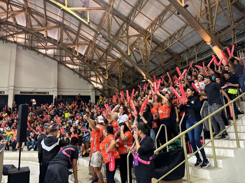 Torcida do Osasco no Mundial de Clubes (Foto: Beatriz Pinheiro/ Lance!)