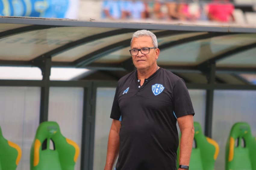 Técnico Hélio dos Anjos é um dos nomes que já comandou Remo e Paysandu (Foto: Fernando Torres/AGIF/Gazeta Press)