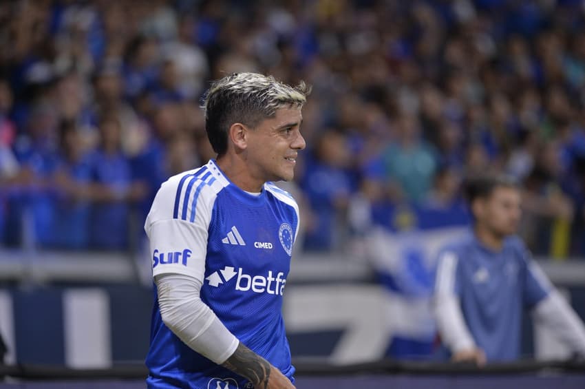 Fagner discute rescisão de contrato com o Corinthians