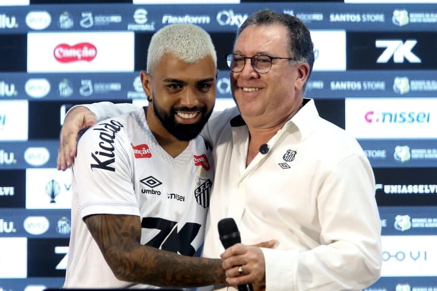 Gabriel Barbosa exaltou o presidente Marcelo Teixeira em apresentação no Santos. (Foto:  GUILHERME DIONIZIO/Gazeta Press)