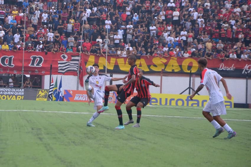 Vitória x Flamengo-SP em Guarulhos (Saulo Dias/Mochila Press/Gazeta Press)