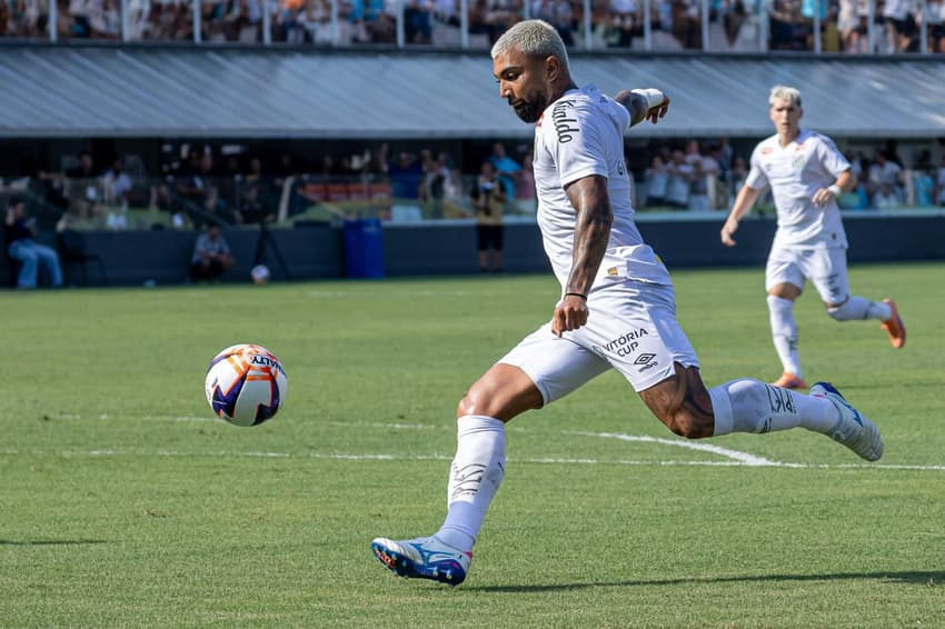 Gabigol foi titular em Santos x Novorizontino (Foto: LEO BARRILARI/Gazeta Press)