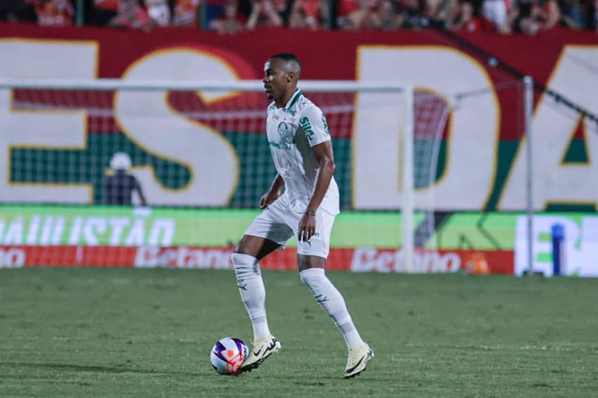 Marlon Freitas em sua estreia com a camisa do Palmeiras (Foto: Everton Okubo/Agência F8/Gazeta Press)